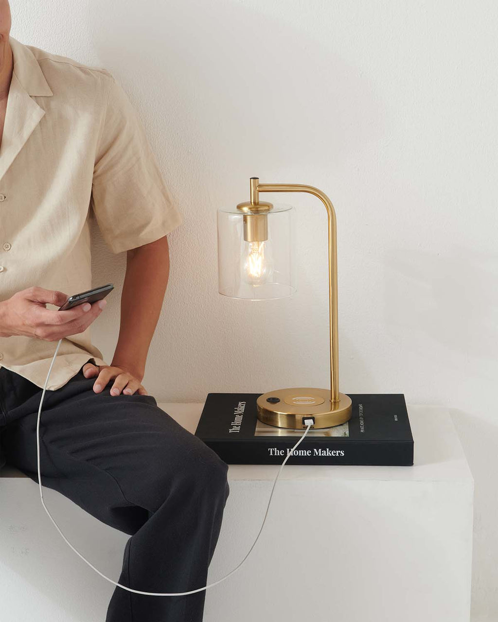Elizabeth USB Table Lamp - Smart Ambient Lighting Comfort (Table Lamp, Indoor Lighting, Modern Desk Light)