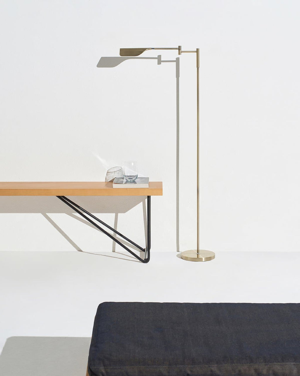 Leaf Floor Lamp - Smart Ambient Lighting Comfort (Floor Lamp, Living Room Light, Modern Stand Light)