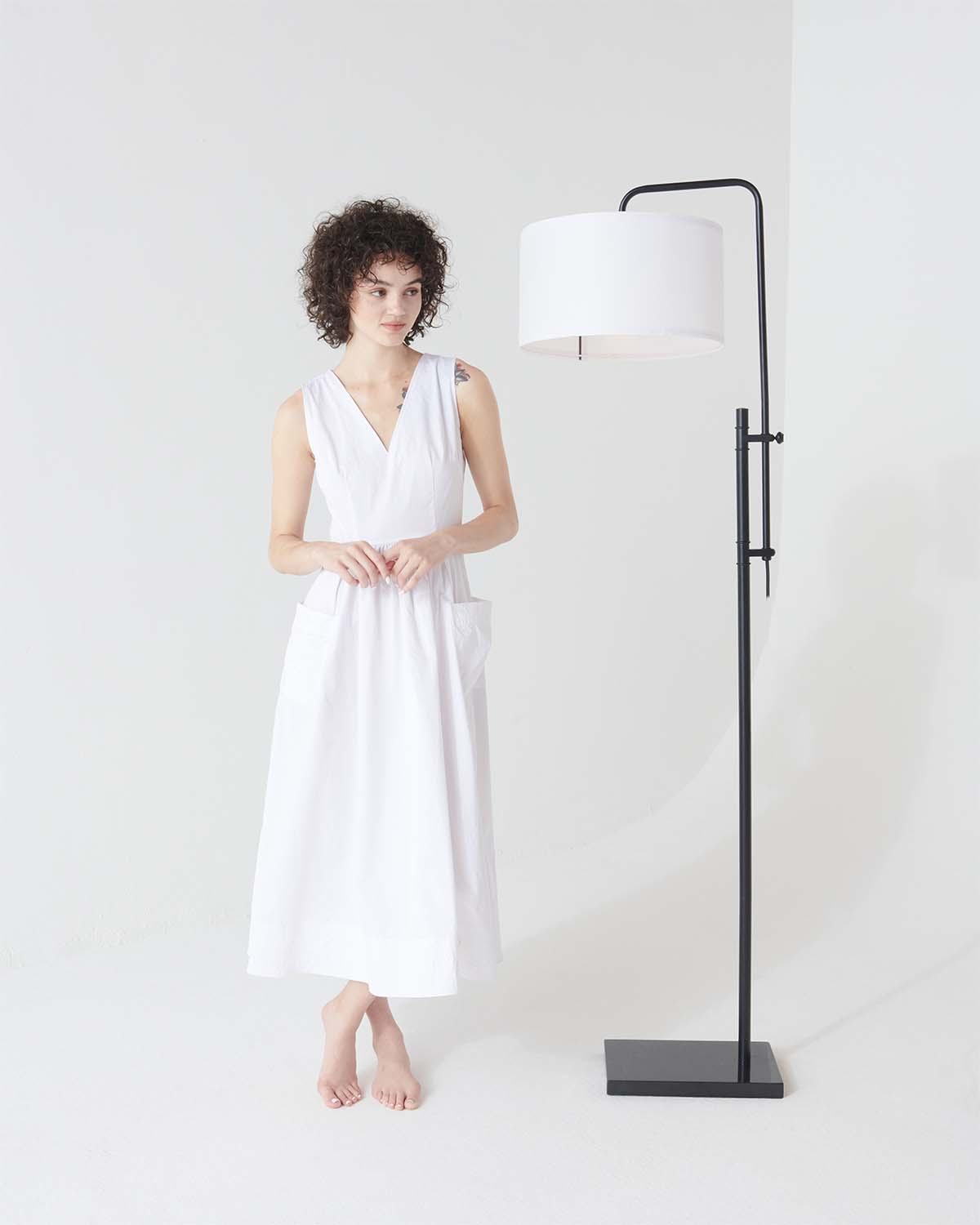 Leo Floor Lamp - Smart Ambient Lighting Comfort (Floor Lamp, Living Room Light, Modern Stand Light)