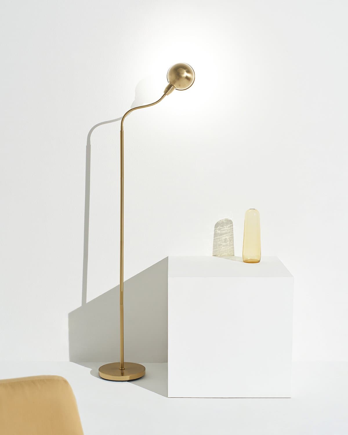 Regent Floor Lamp - Smart Ambient Lighting Comfort (Floor Lamp, Living Room Light, Modern Stand Light)
