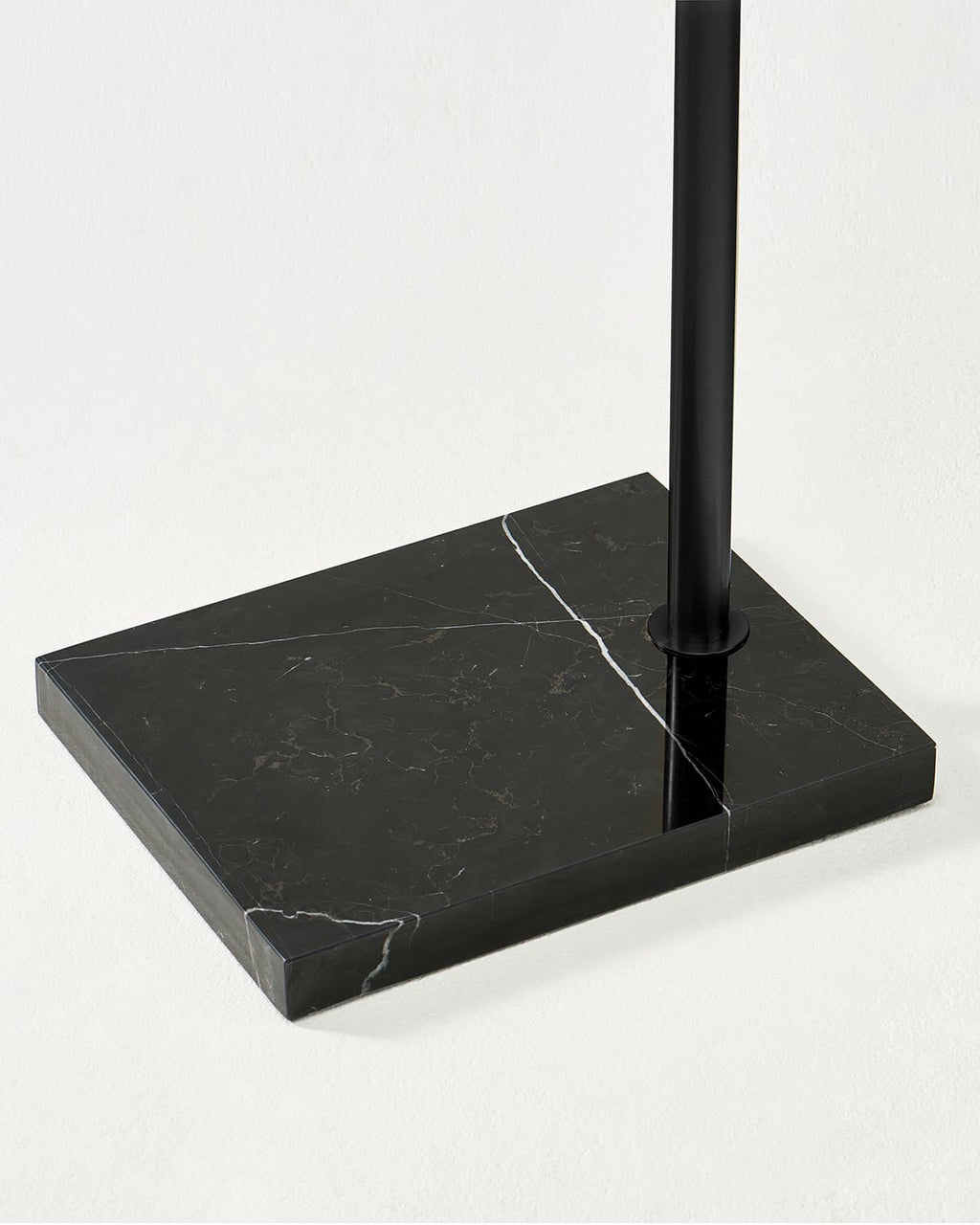 Logan Floor Lamp - Smart Ambient Lighting Comfort (Floor Lamp, Living Room Light, Modern Stand Light)