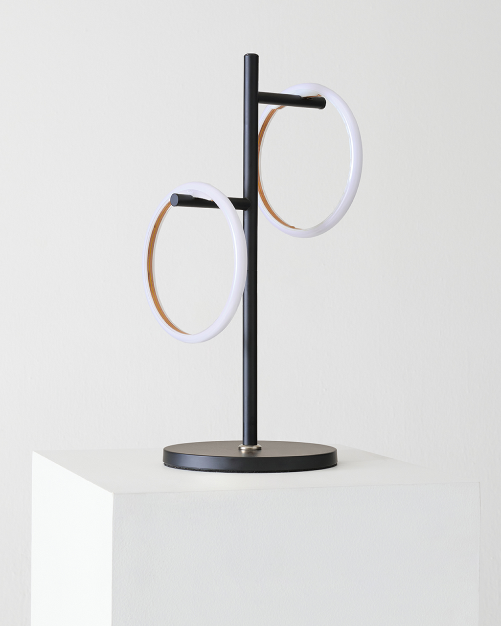 Saturn RGB Table Lamp - Smart Ambient Lighting Comfort (Table Lamp, Indoor Lighting, Modern Desk Light)