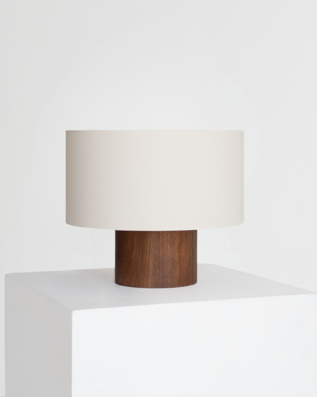 Oliver Table Lamp - Smart Ambient Lighting Comfort (Table Lamp, Indoor Lighting, Modern Desk Light)