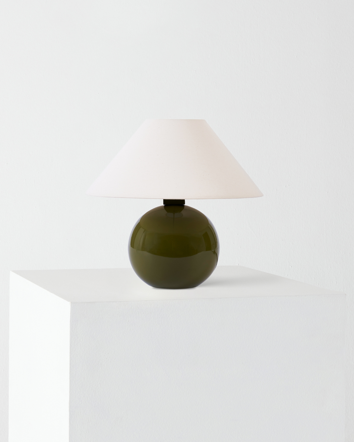 Fiona Table Lamp - Smart Ambient Lighting Comfort (Table Lamp, Indoor Lighting, Modern Desk Light)