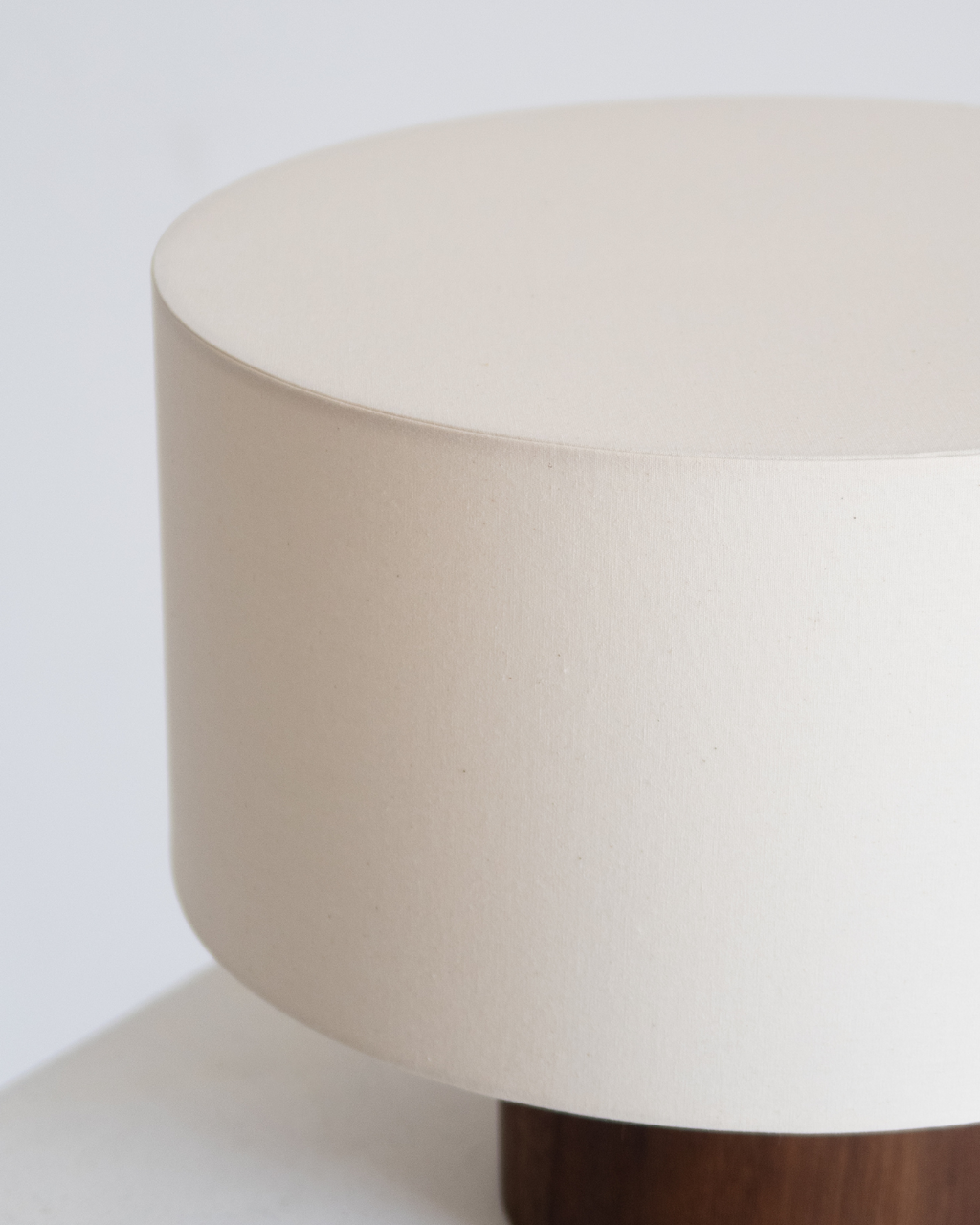 Oliver Table Lamp - Smart Ambient Lighting Comfort (Table Lamp, Indoor Lighting, Modern Desk Light)