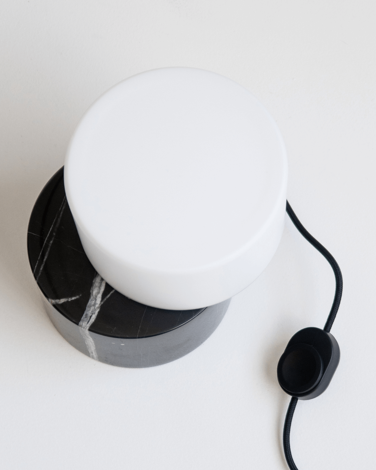 ZigZag Table Lamp - Smart Ambient Lighting Comfort (Table Lamp, Indoor Lighting, Modern Desk Light)