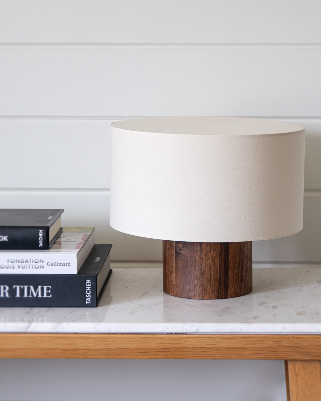 Oliver Table Lamp - Smart Ambient Lighting Comfort (Table Lamp, Indoor Lighting, Modern Desk Light)