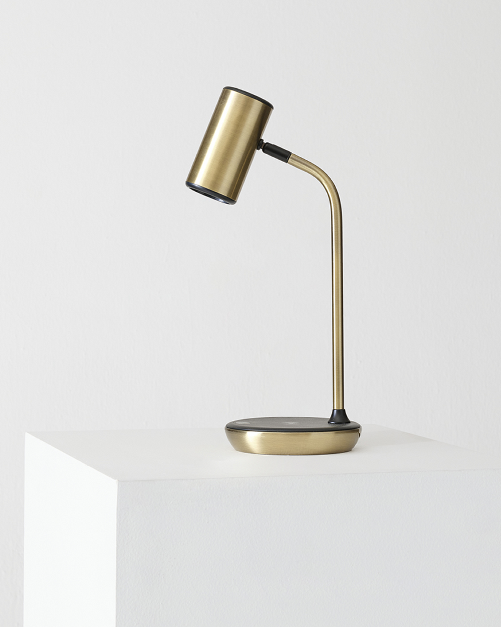Ezra Table Lamp - Smart Ambient Lighting Comfort (Table Lamp, Indoor Lighting, Modern Desk Light)