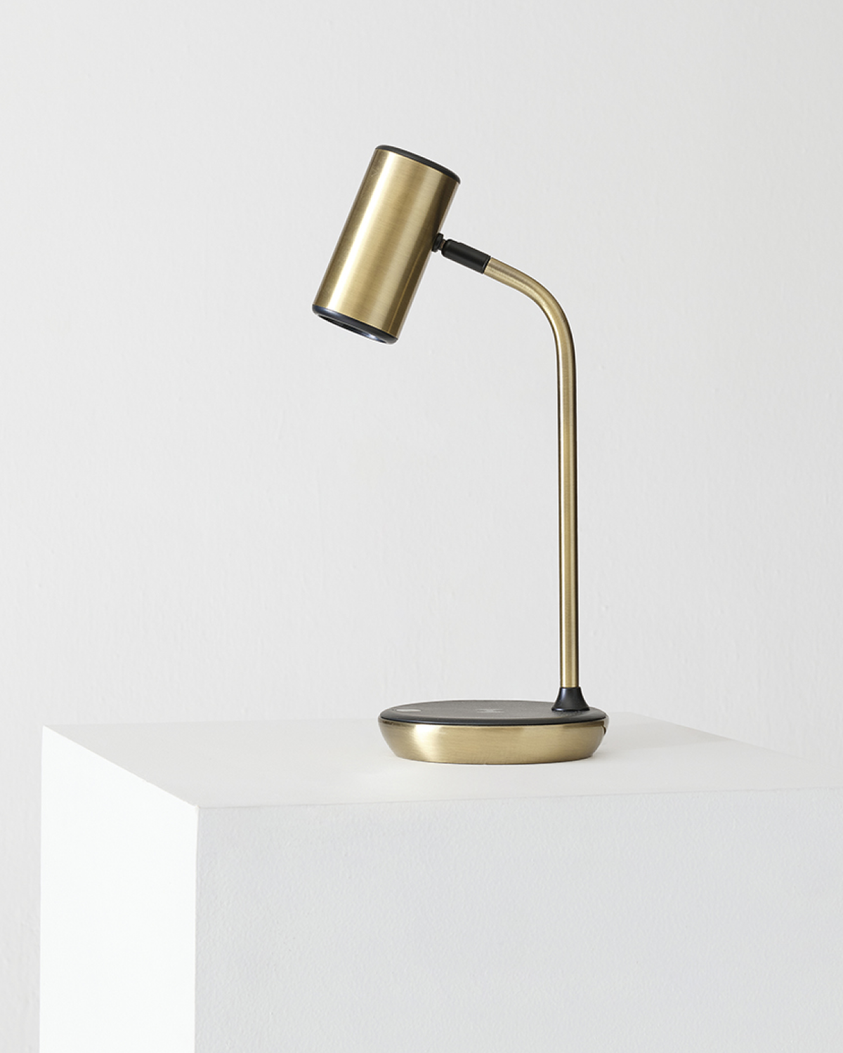 Ezra Table Lamp - Smart Ambient Lighting Comfort (Table Lamp, Indoor Lighting, Modern Desk Light)