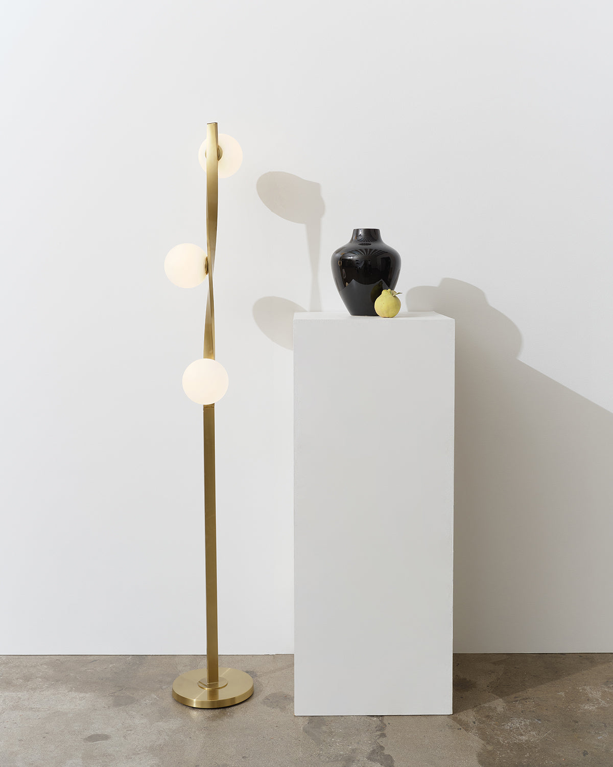 Nola Floor Lamp - Smart Ambient Lighting Comfort (Floor Lamp, Living Room Light, Modern Stand Light)