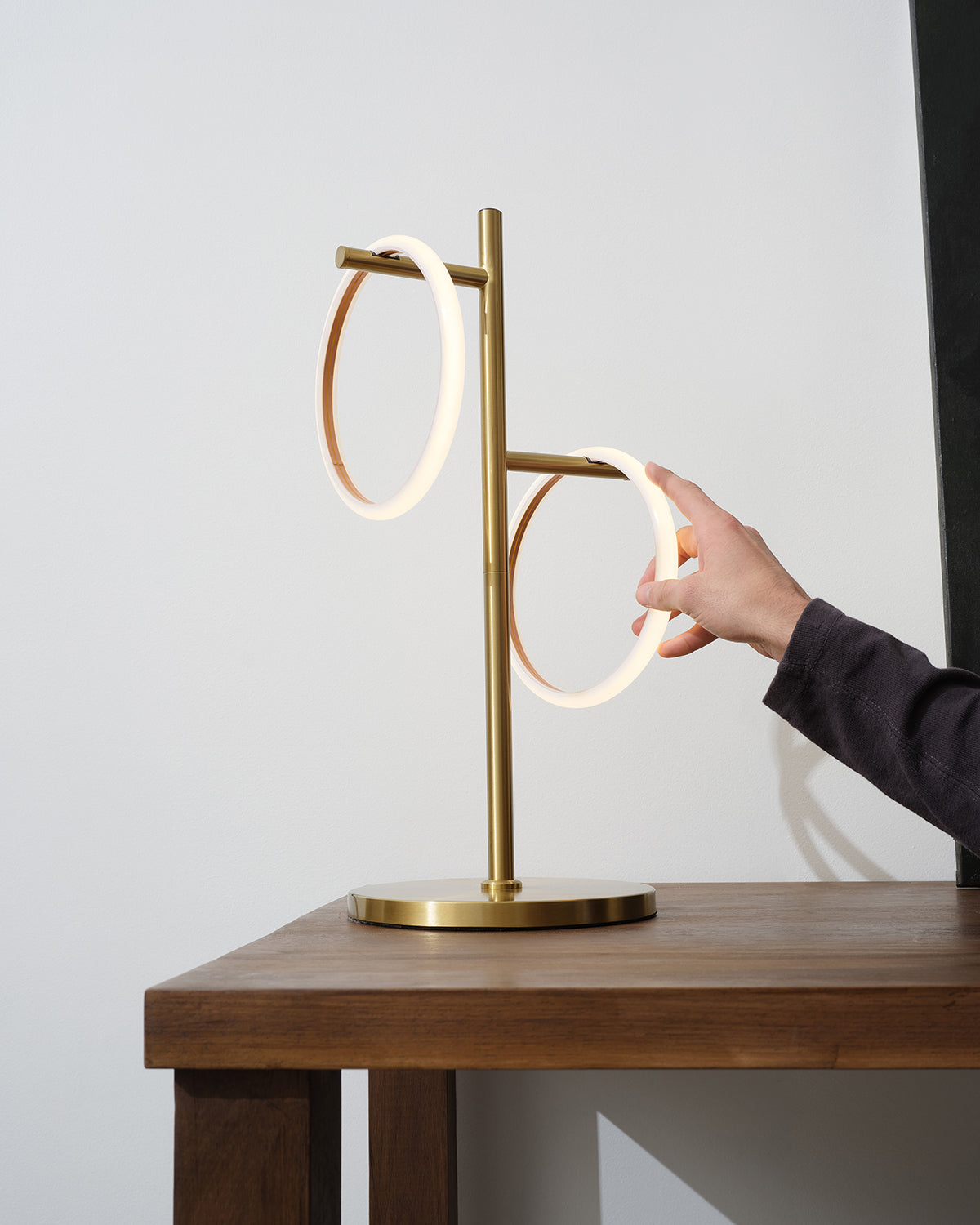 Saturn Table Lamp - Smart Ambient Lighting Comfort (Table Lamp, Indoor Lighting, Modern Desk Light)