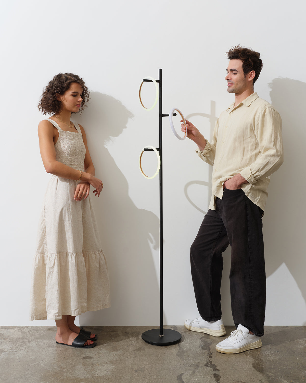 Saturn RGB Floor Lamp - Smart Ambient Lighting Comfort (Floor Lamp, Living Room Light, Modern Stand Light)