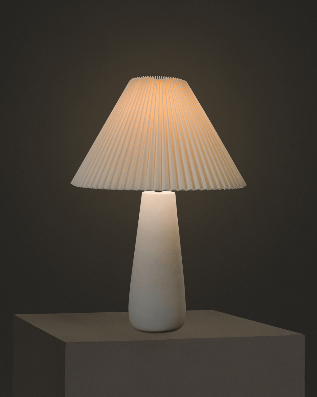 Gwen Table Lamp - Smart Ambient Lighting Comfort (Table Lamp, Indoor Lighting, Modern Desk Light)
