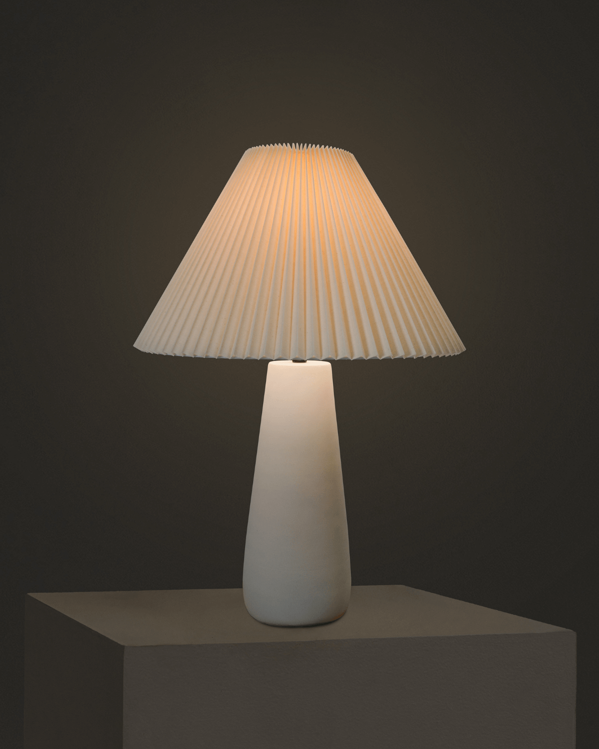 Gwen Table Lamp - Smart Ambient Lighting Comfort (Table Lamp, Indoor Lighting, Modern Desk Light)