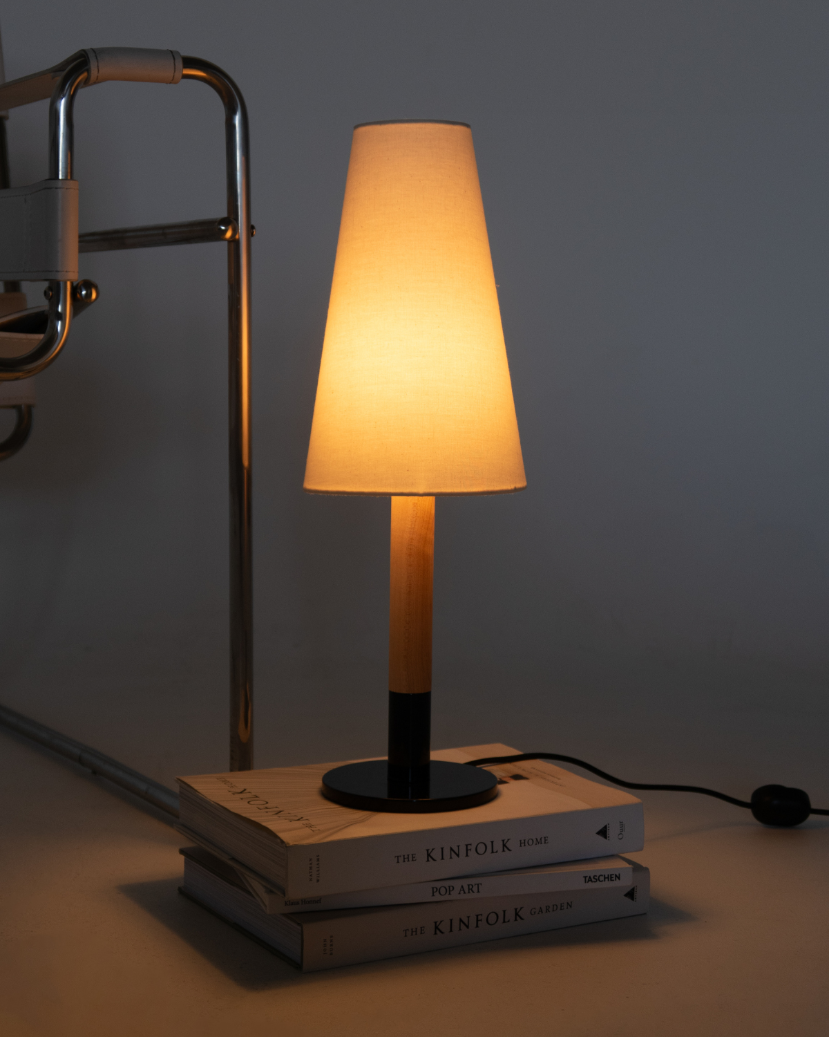 Arthur Table Lamp - Smart Ambient Lighting Comfort (Table Lamp, Indoor Lighting, Modern Desk Light)