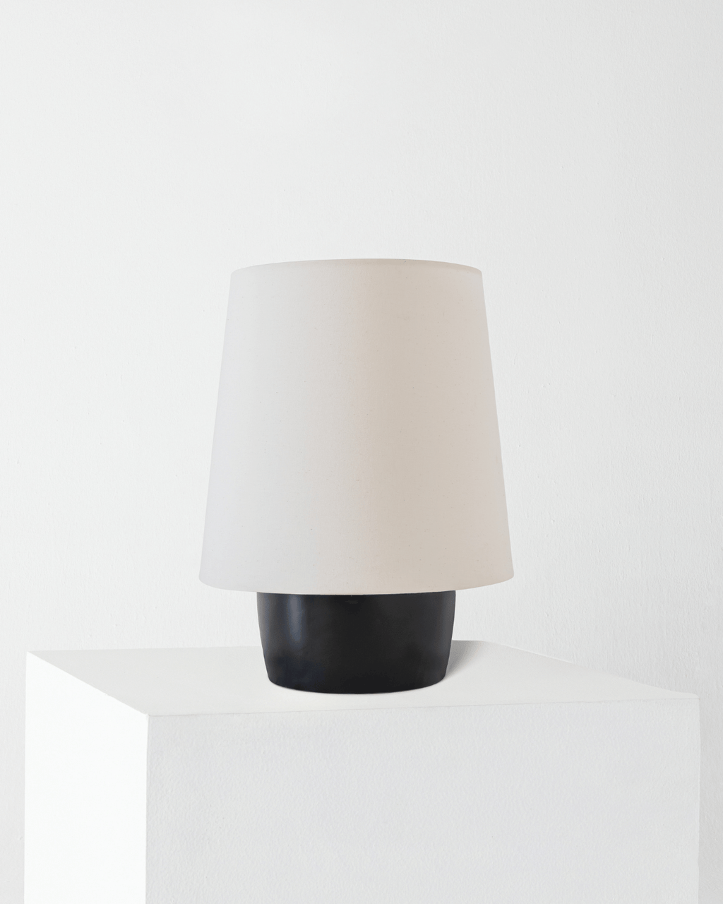 Dan Table Lamp - Smart Ambient Lighting Comfort (Table Lamp, Indoor Lighting, Modern Desk Light)