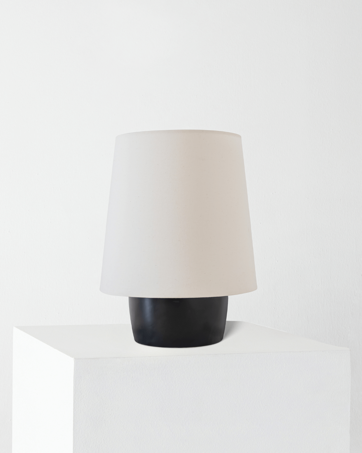Dan Table Lamp - Smart Ambient Lighting Comfort (Table Lamp, Indoor Lighting, Modern Desk Light)