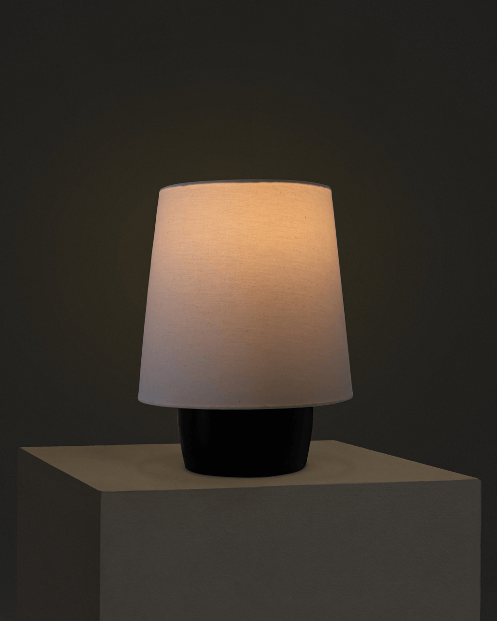 Dan Table Lamp - Smart Ambient Lighting Comfort (Table Lamp, Indoor Lighting, Modern Desk Light)