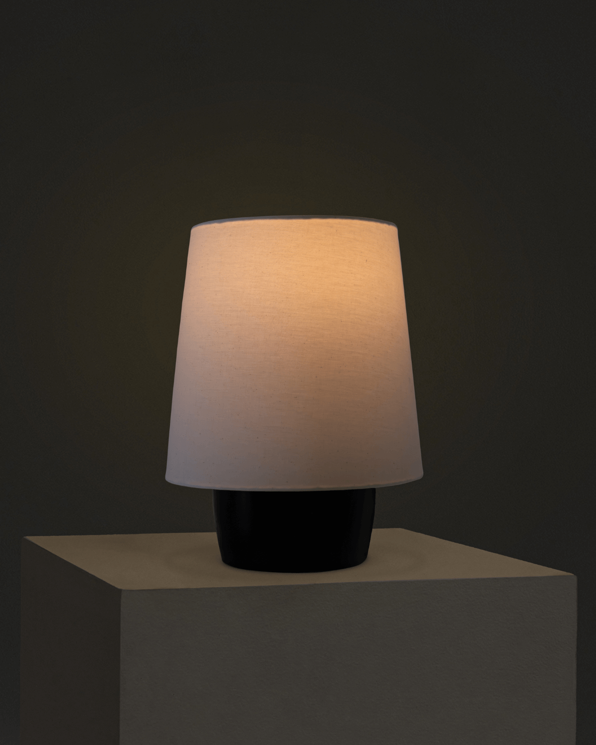 Dan Table Lamp - Smart Ambient Lighting Comfort (Table Lamp, Indoor Lighting, Modern Desk Light)