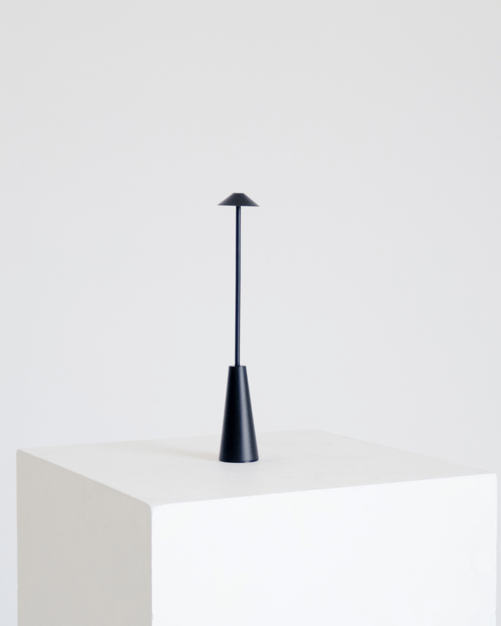 Enoki Portable Lamp - Smart Ambient Lighting Comfort (Table Lamp, Indoor Lighting, Modern Desk Light)