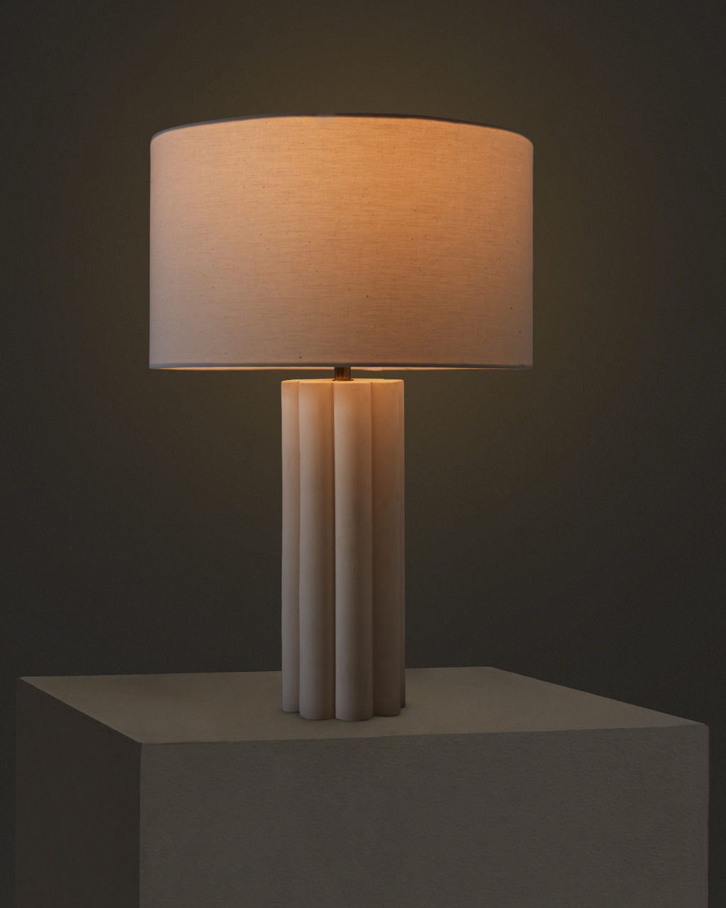 Becca Table Lamp - Smart Ambient Lighting Comfort (Table Lamp, Indoor Lighting, Modern Desk Light)
