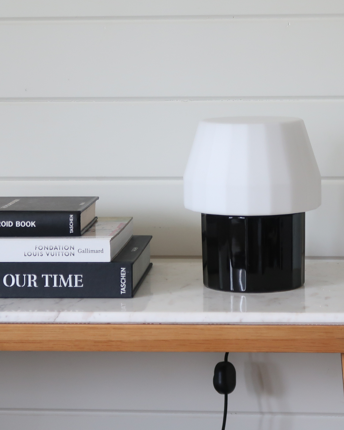 Duke Table Lamp - Smart Ambient Lighting Comfort (Table Lamp, Indoor Lighting, Modern Desk Light)