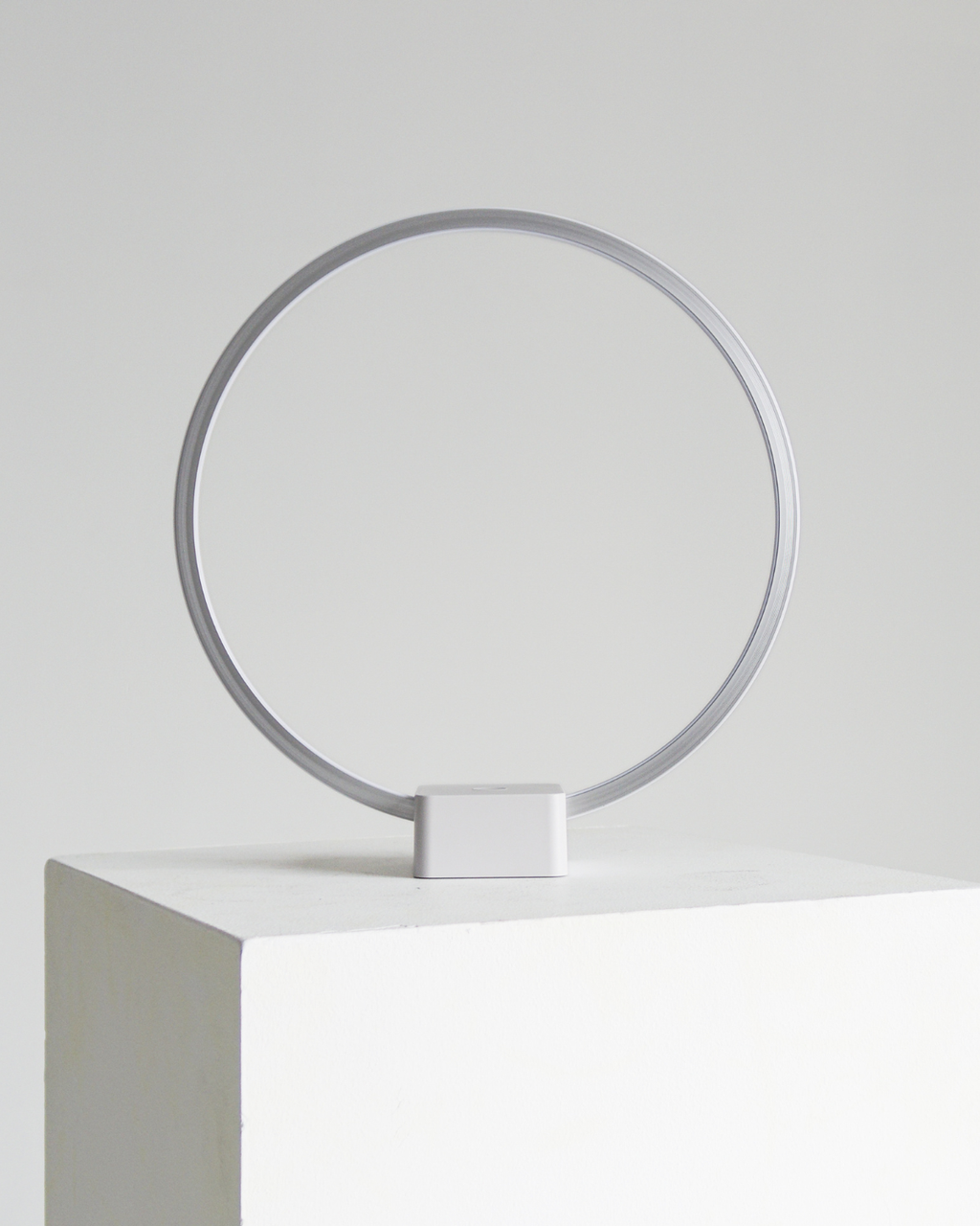 Circle Table Lamp - Smart Ambient Lighting Comfort (Table Lamp, Indoor Lighting, Modern Desk Light)