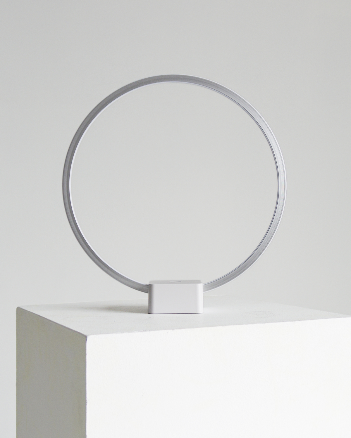 Circle Table Lamp - Smart Ambient Lighting Comfort (Table Lamp, Indoor Lighting, Modern Desk Light)