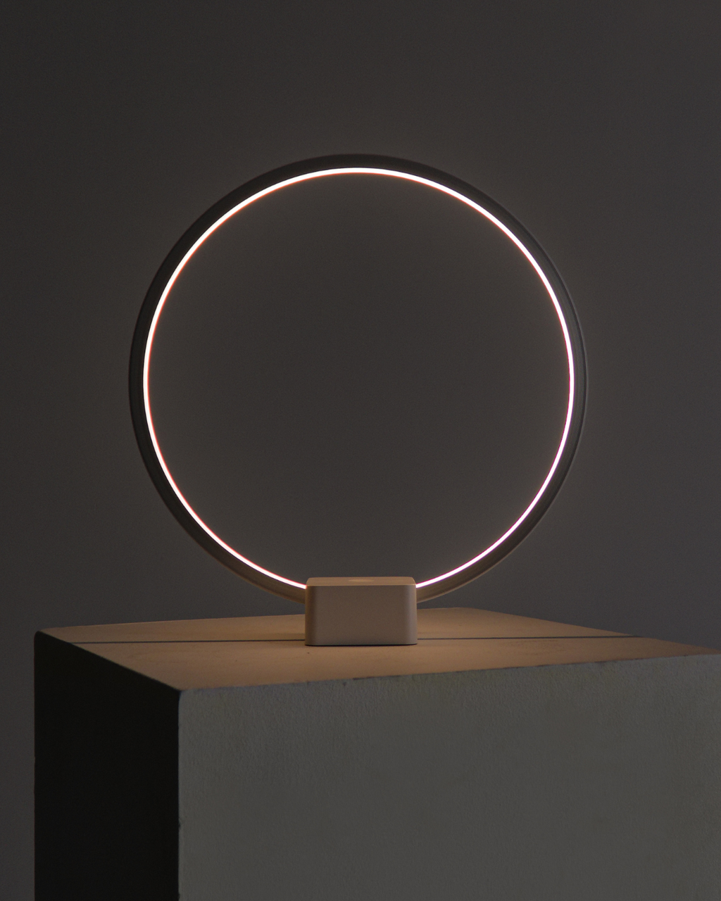 Circle Table Lamp - Smart Ambient Lighting Comfort (Table Lamp, Indoor Lighting, Modern Desk Light)