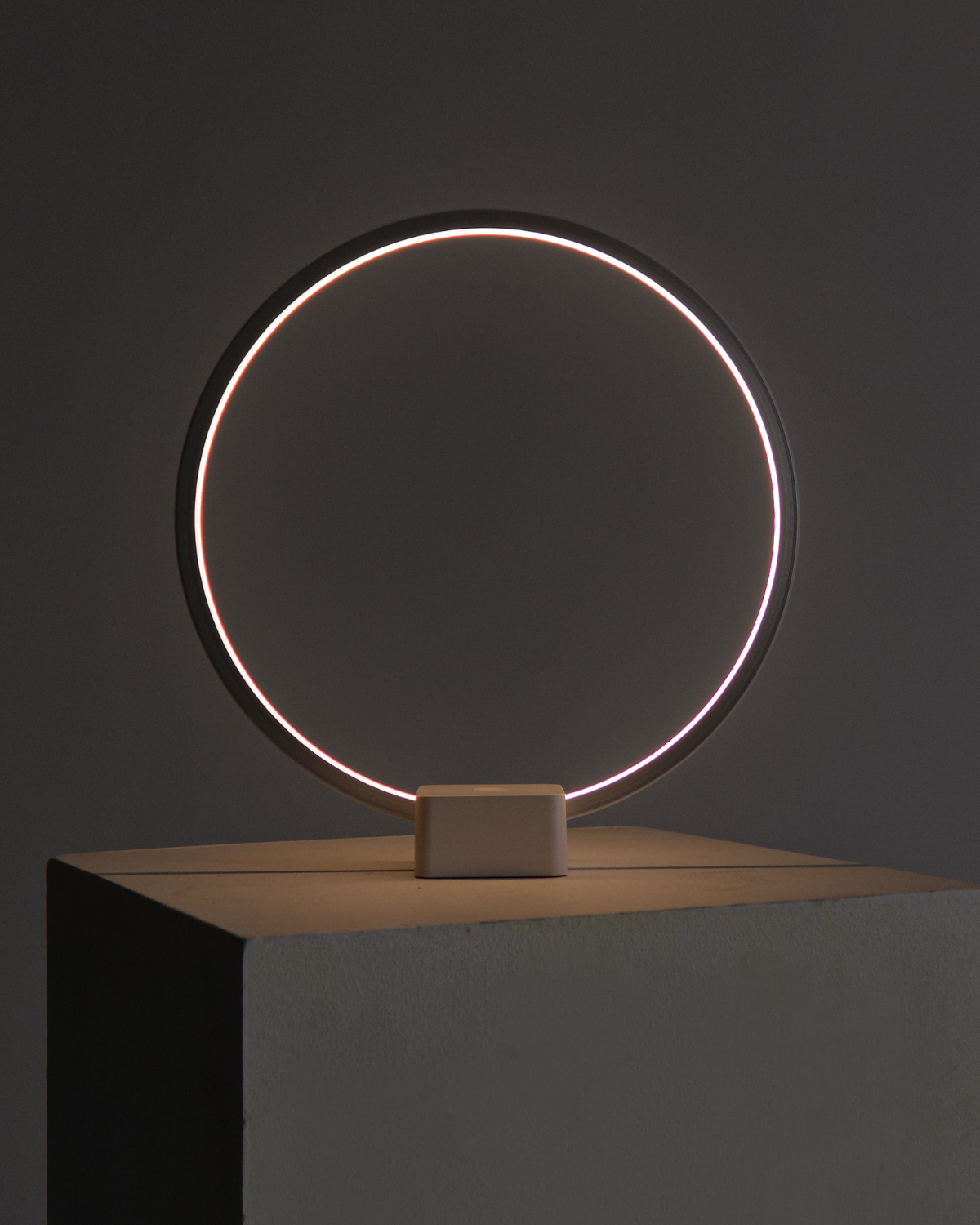Circle Table Lamp - Smart Ambient Lighting Comfort (Table Lamp, Indoor Lighting, Modern Desk Light)