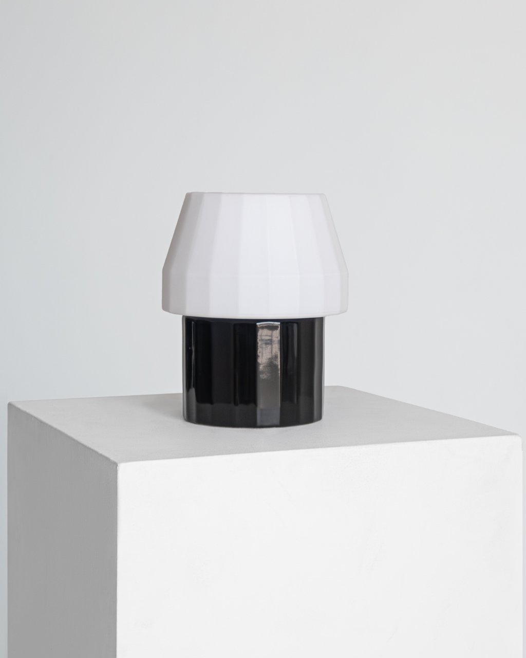 Duke Table Lamp - Smart Ambient Lighting Comfort (Table Lamp, Indoor Lighting, Modern Desk Light)