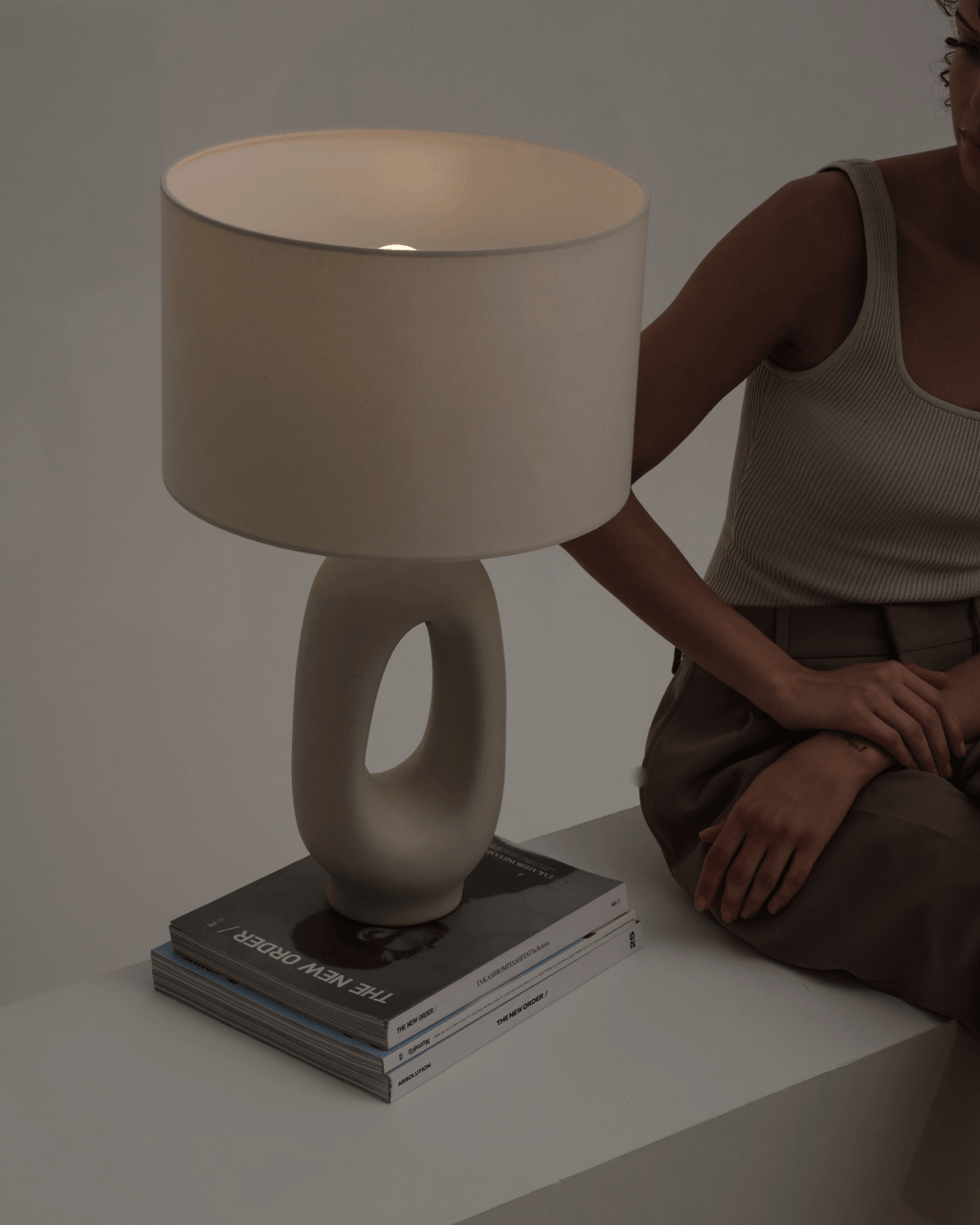 Artemis Table Lamp - Smart Ambient Lighting Comfort (Table Lamp, Indoor Lighting, Modern Desk Light)