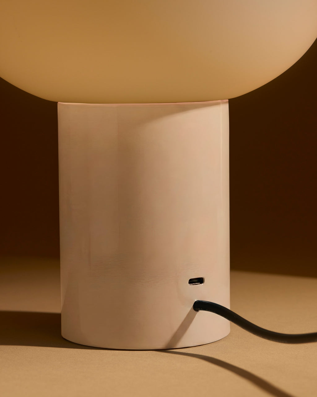 Ivy Table Lamp - Smart Ambient Lighting Comfort (Table Lamp, Indoor Lighting, Modern Desk Light)