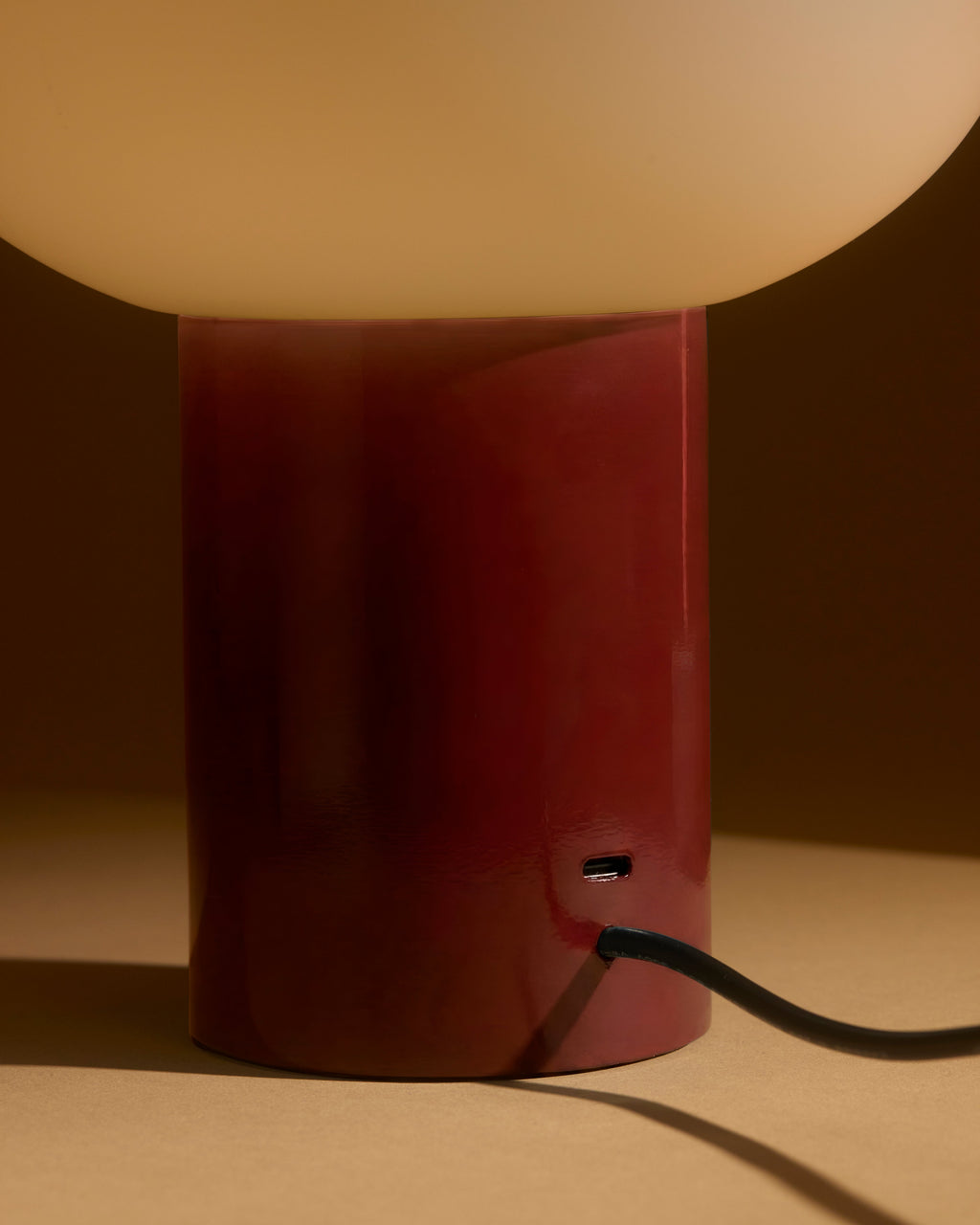 Ivy Table Lamp - Smart Ambient Lighting Comfort (Table Lamp, Indoor Lighting, Modern Desk Light)
