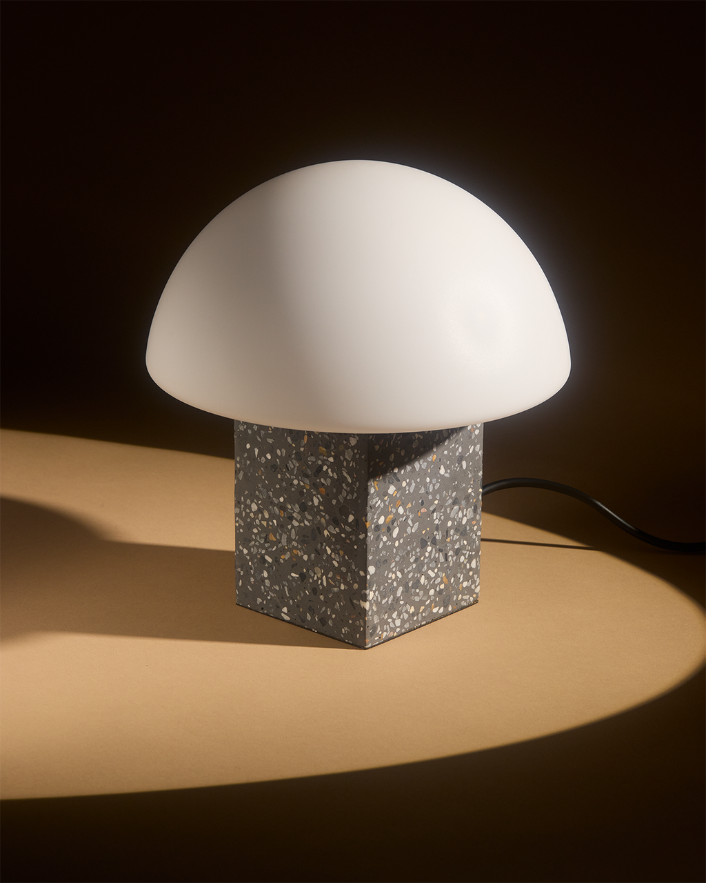Gavin Table Lamp - Smart Ambient Lighting Comfort (Table Lamp, Indoor Lighting, Modern Desk Light)