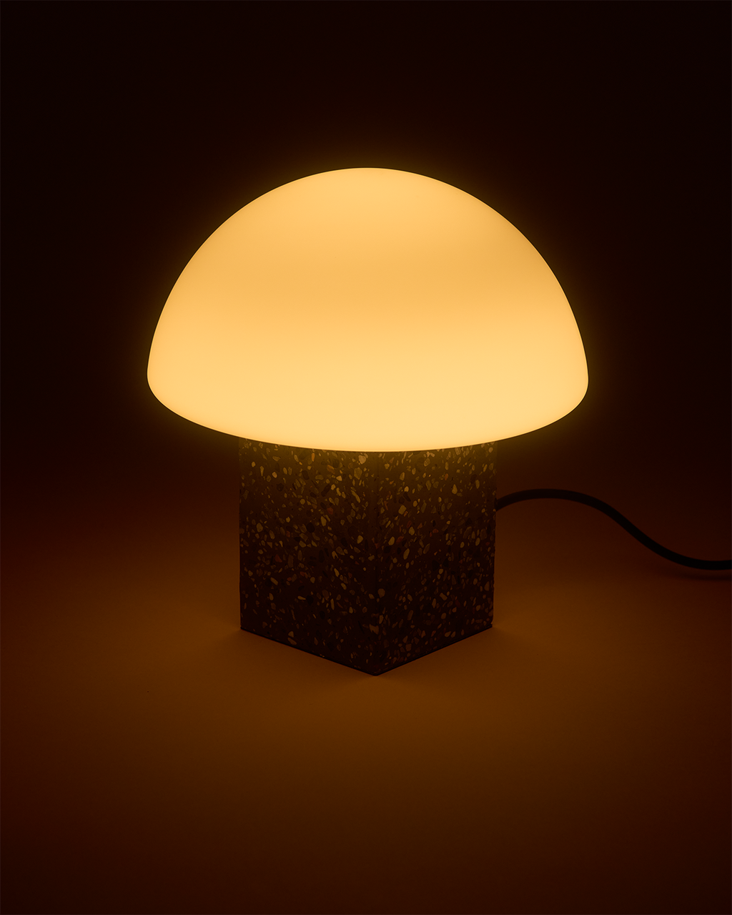 Gavin Table Lamp - Smart Ambient Lighting Comfort (Table Lamp, Indoor Lighting, Modern Desk Light)