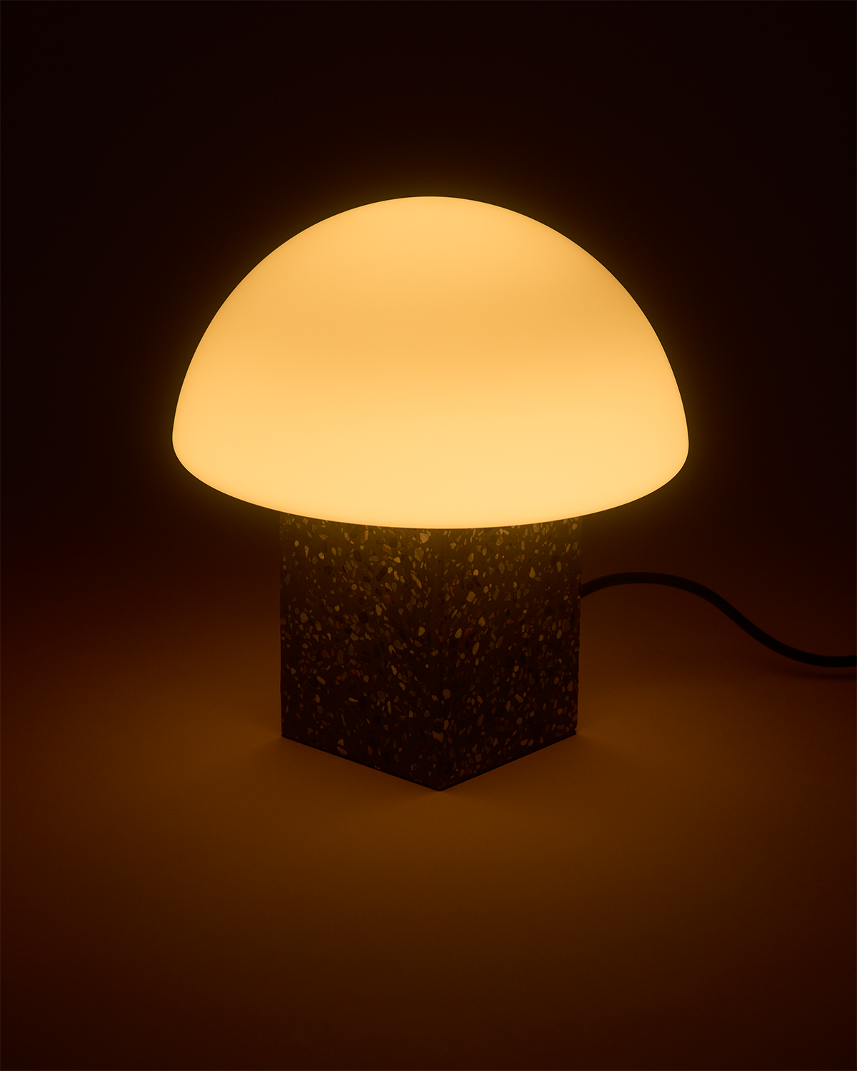 Gavin Table Lamp - Smart Ambient Lighting Comfort (Table Lamp, Indoor Lighting, Modern Desk Light)