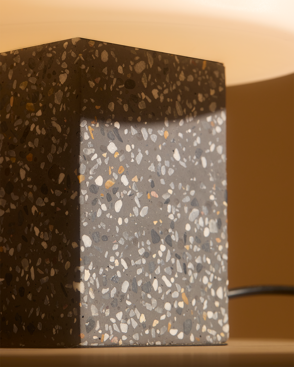 Gavin Table Lamp - Smart Ambient Lighting Comfort (Table Lamp, Indoor Lighting, Modern Desk Light)