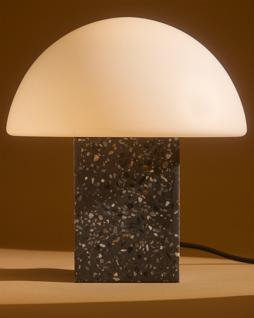 Gavin Table Lamp - Smart Ambient Lighting Comfort (Table Lamp, Indoor Lighting, Modern Desk Light)