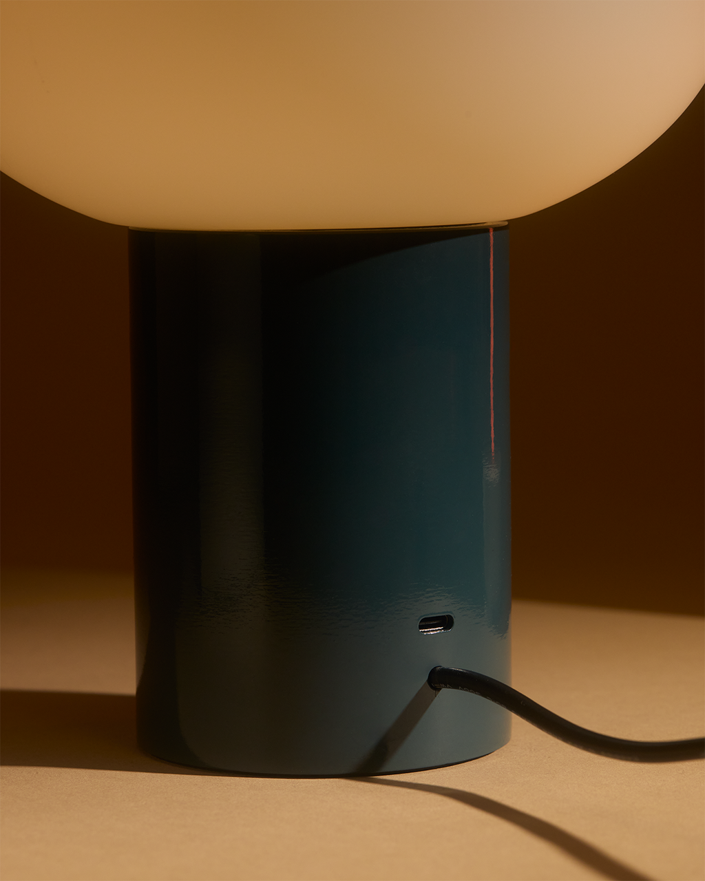 Ivy Table Lamp - Smart Ambient Lighting Comfort (Table Lamp, Indoor Lighting, Modern Desk Light)