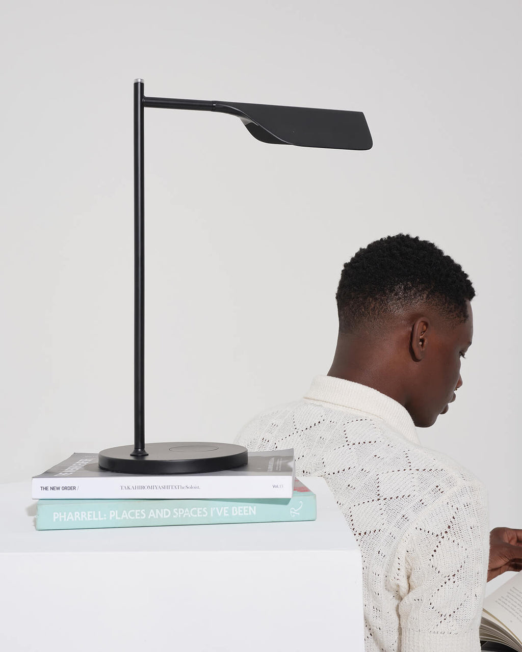 Leaf Table Lamp - Smart Ambient Lighting Comfort (Table Lamp, Indoor Lighting, Modern Desk Light)
