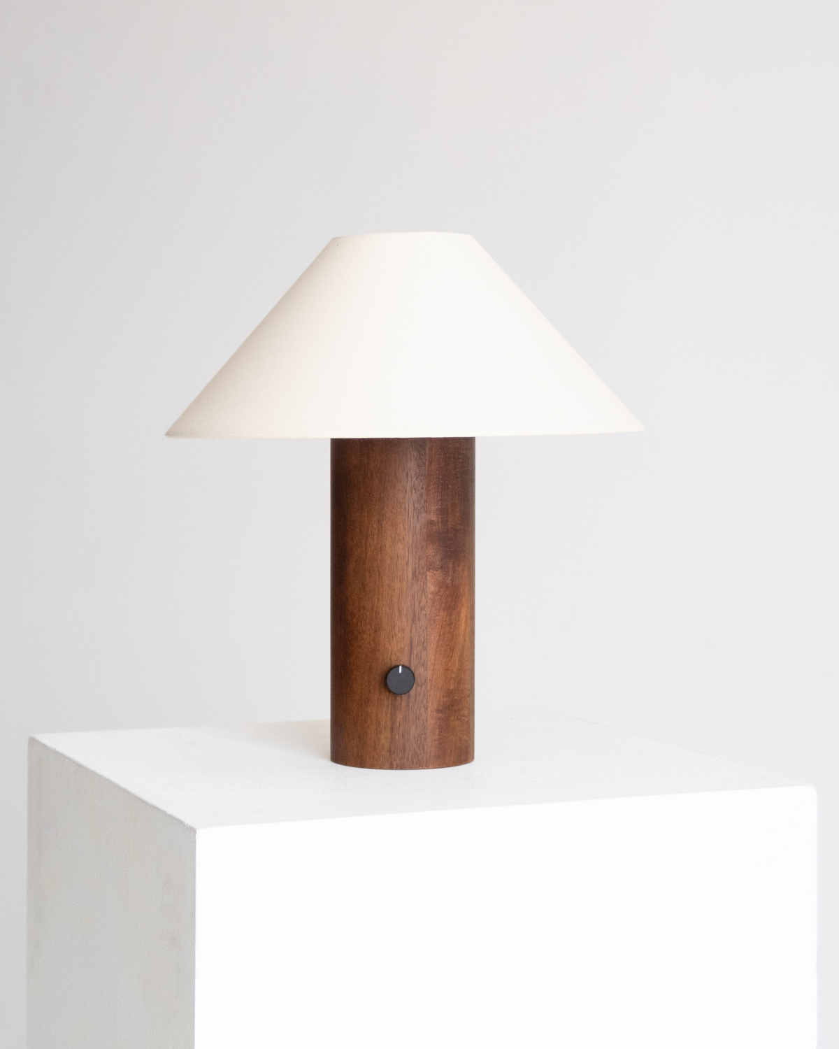 Oakley Table Lamp - Smart Ambient Lighting Comfort (Table Lamp, Indoor Lighting, Modern Desk Light)