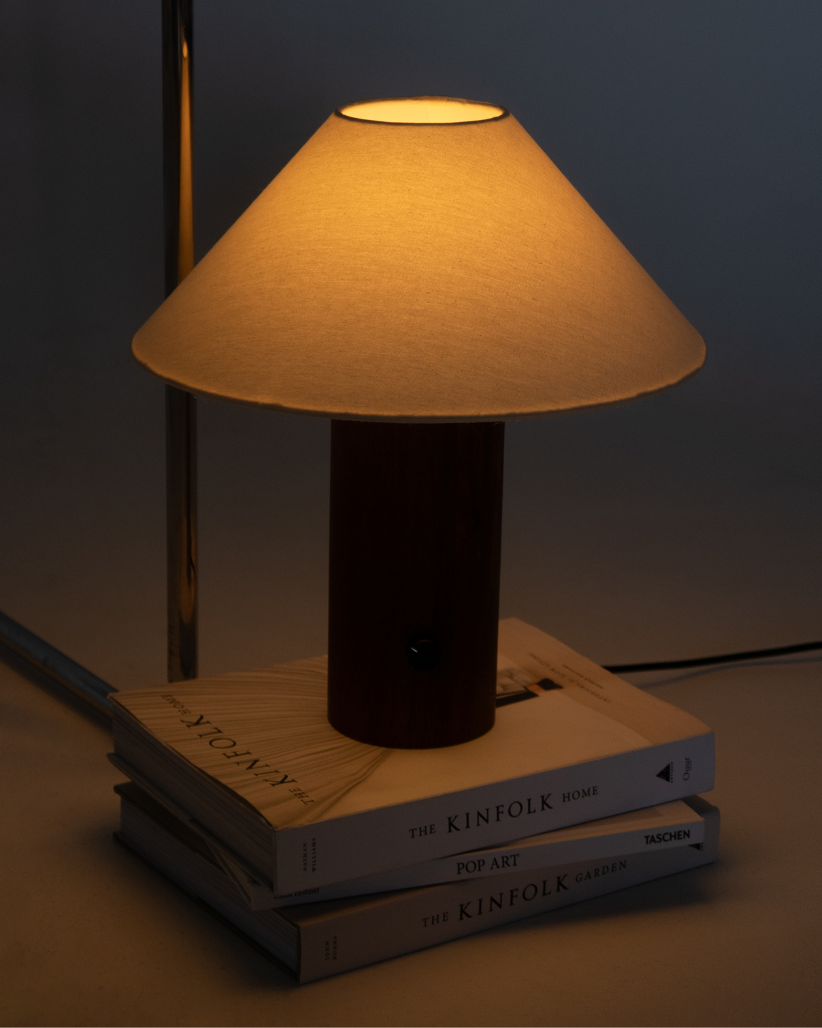 Oakley Table Lamp - Smart Ambient Lighting Comfort (Table Lamp, Indoor Lighting, Modern Desk Light)