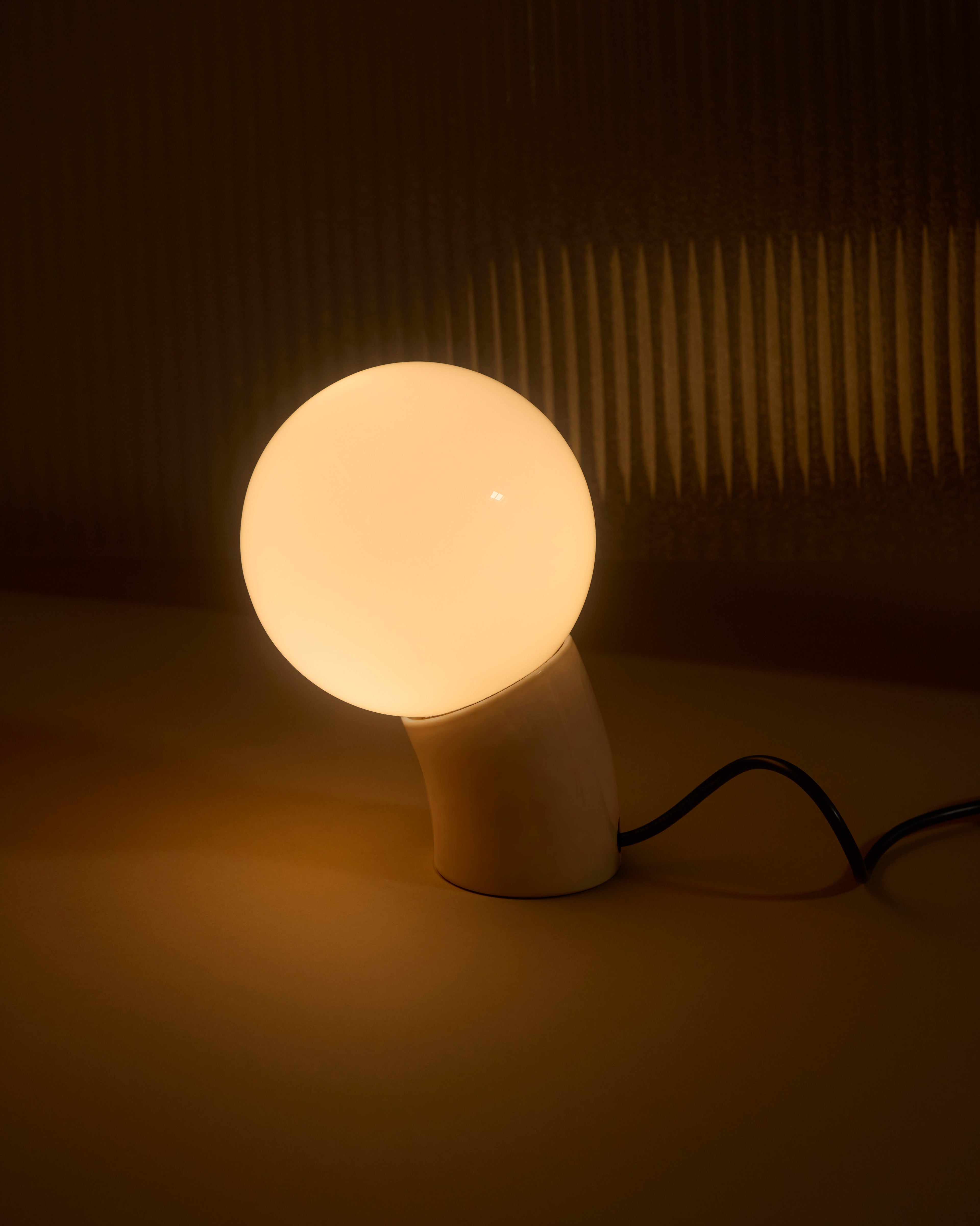 Vino Table Lamp - Smart Ambient Lighting Comfort (Table Lamp, Indoor Lighting, Modern Desk Light)