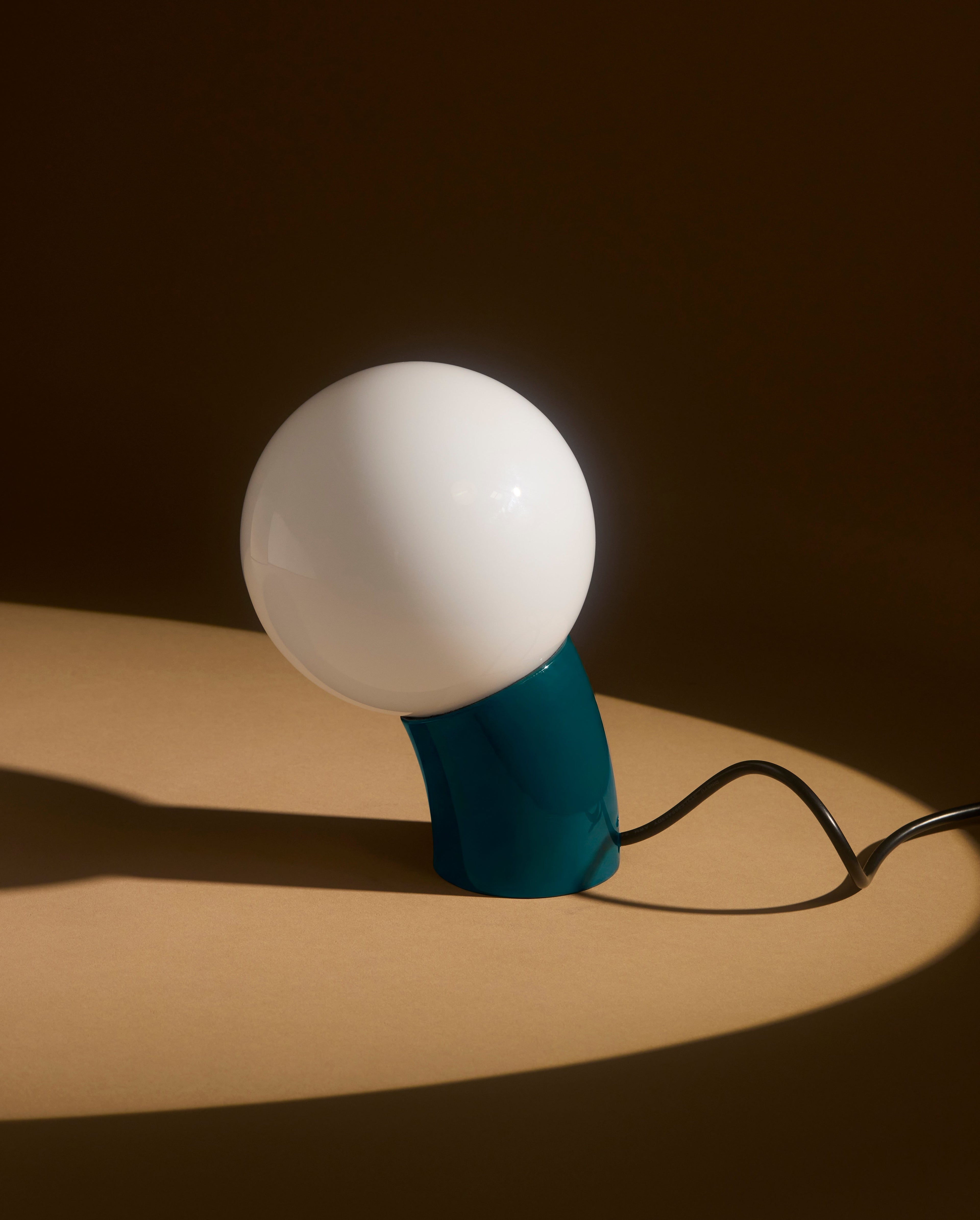 Vino Table Lamp - Smart Ambient Lighting Comfort (Table Lamp, Indoor Lighting, Modern Desk Light)