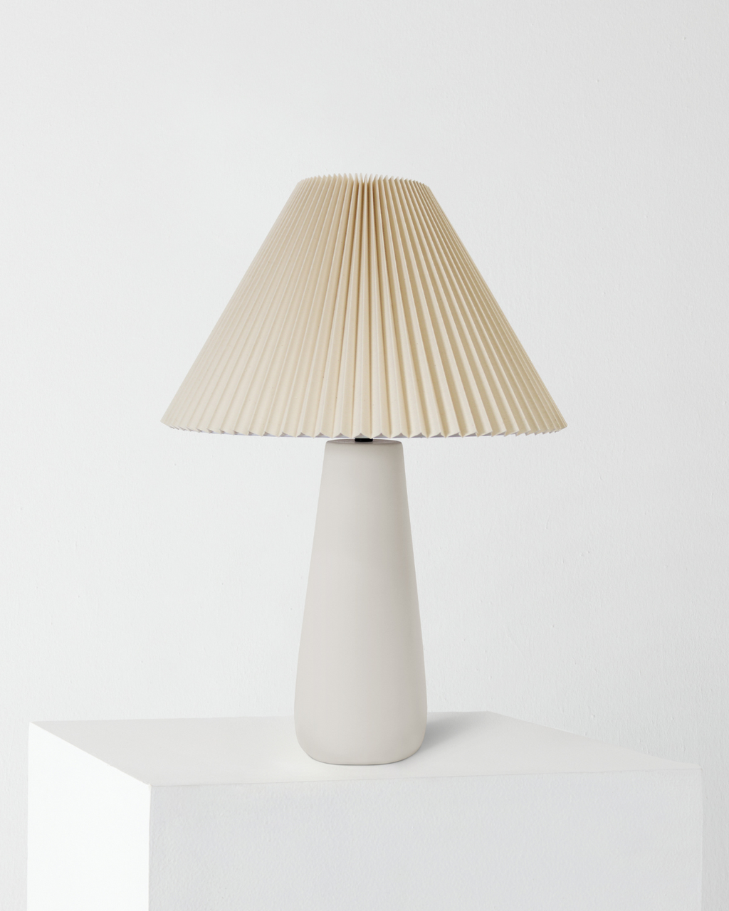 Gwen Table Lamp - Smart Ambient Lighting Comfort (Table Lamp, Indoor Lighting, Modern Desk Light)