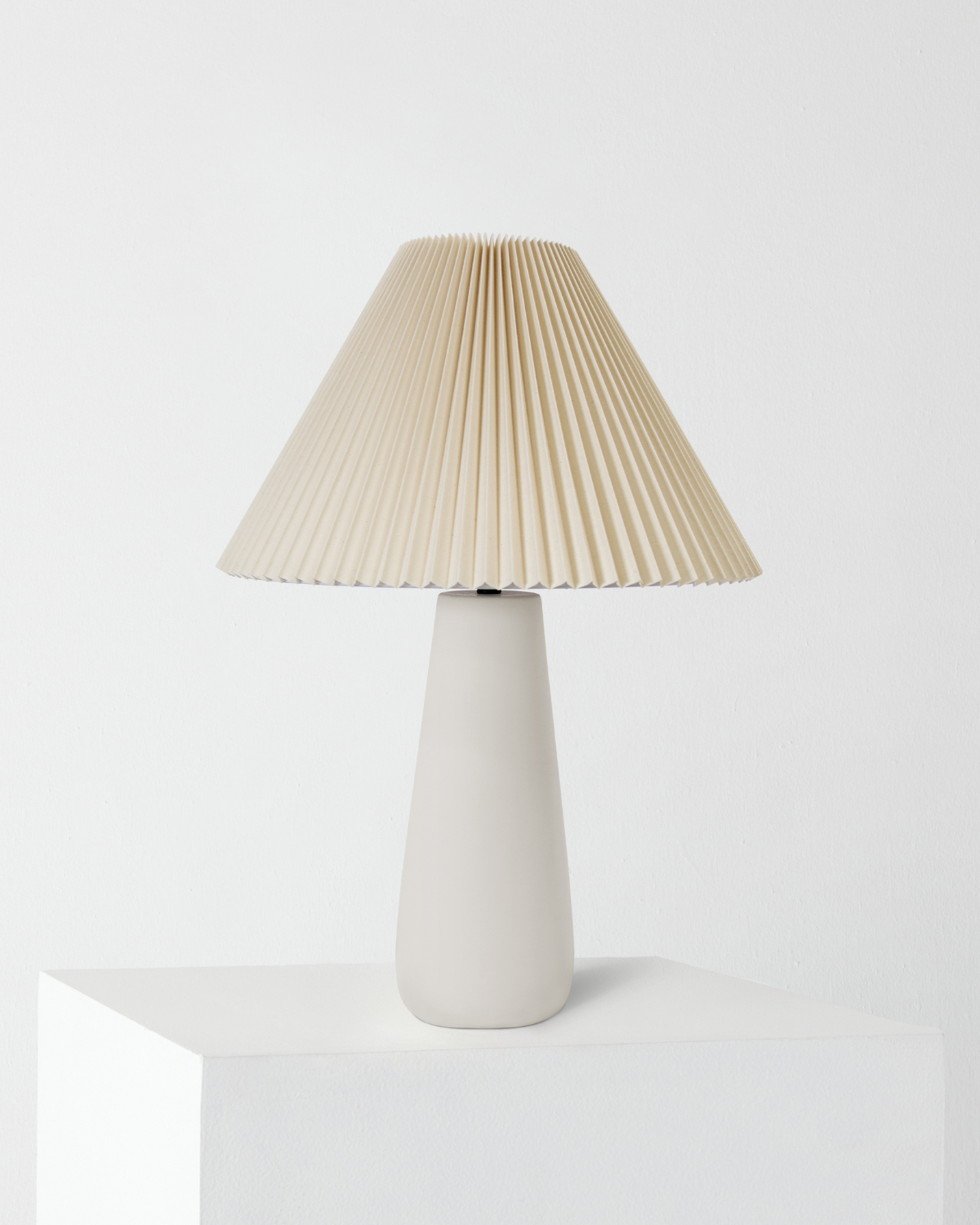 Gwen Table Lamp - Smart Ambient Lighting Comfort (Table Lamp, Indoor Lighting, Modern Desk Light)