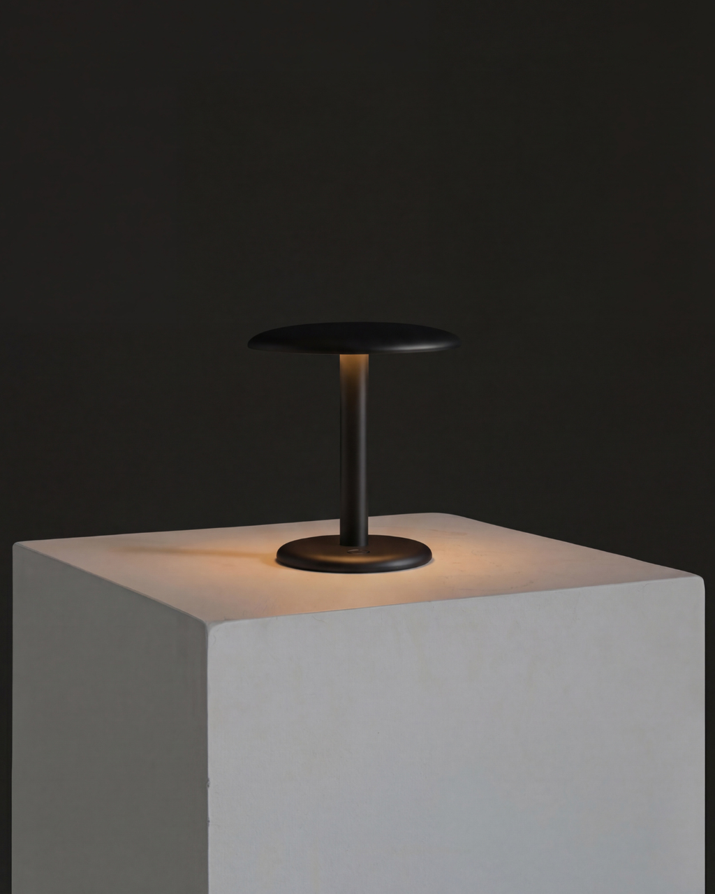 Zeno Portable Lamp - Smart Ambient Lighting Comfort (Table Lamp, Indoor Lighting, Modern Desk Light)