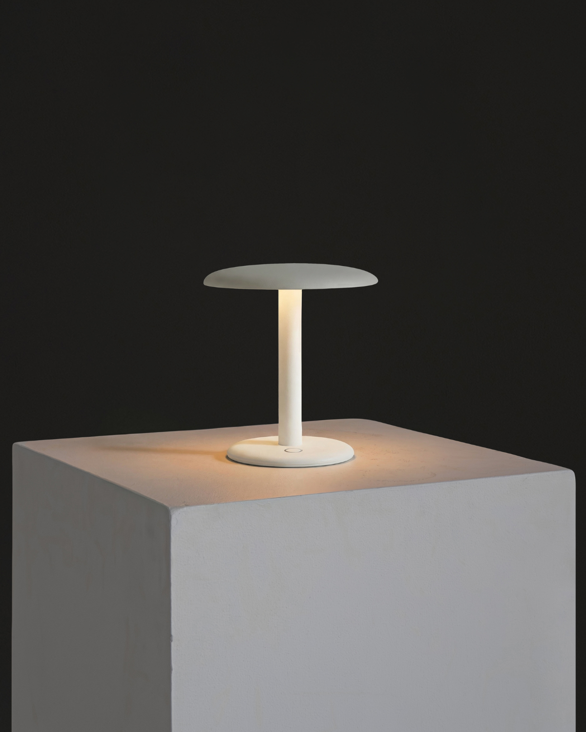Zeno Portable Lamp - Smart Ambient Lighting Comfort (Table Lamp, Indoor Lighting, Modern Desk Light)
