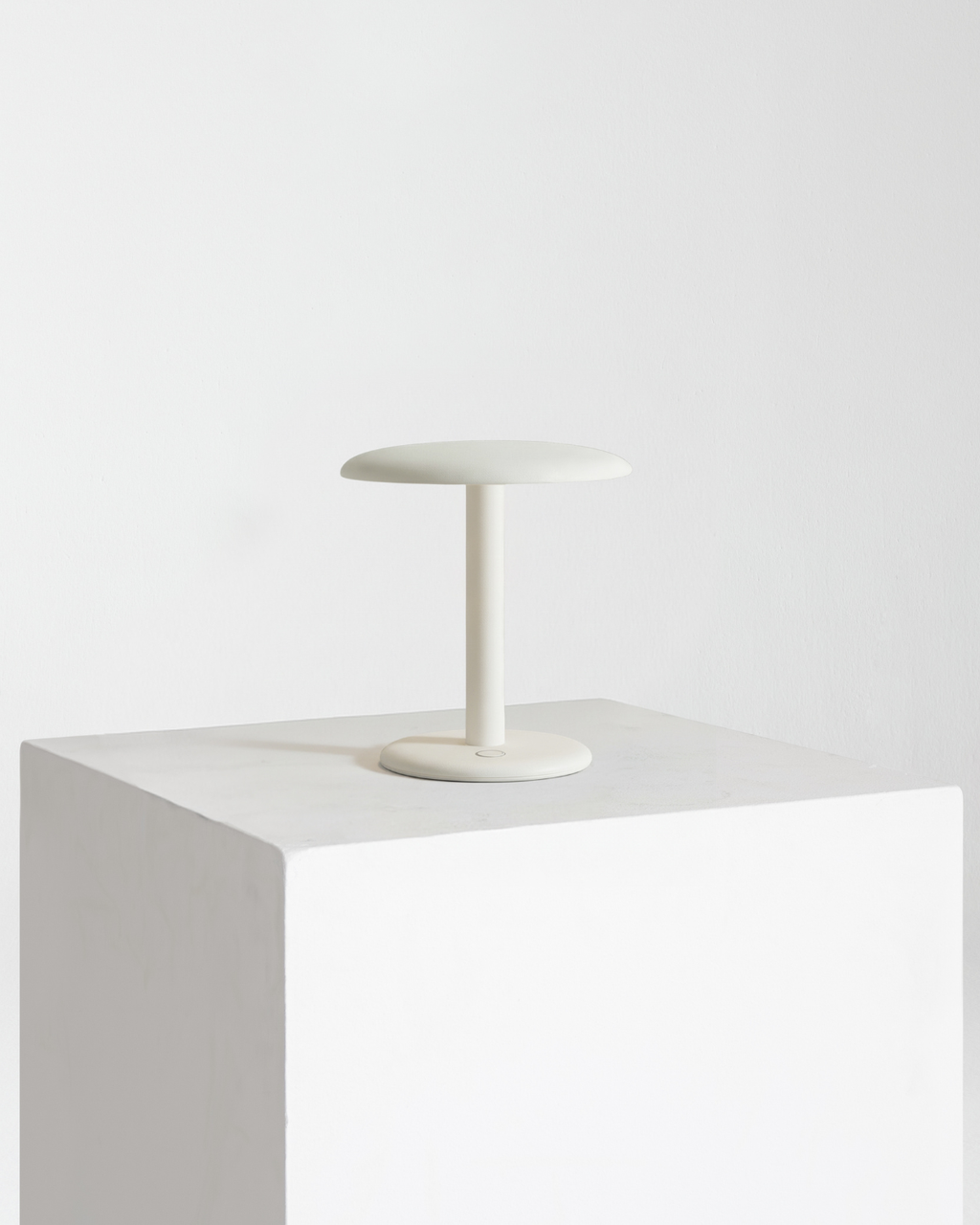 Zeno Portable Lamp - Smart Ambient Lighting Comfort (Table Lamp, Indoor Lighting, Modern Desk Light)